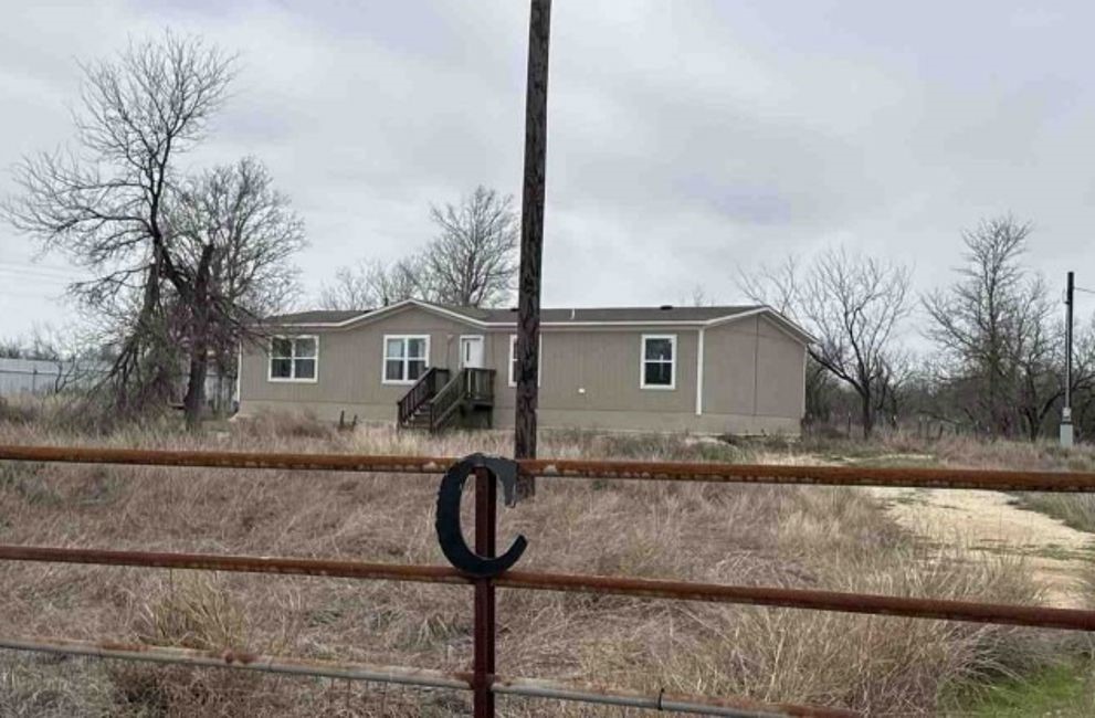 1580 Pooley Road Kingsbury, TX 78638 - Photo 2 of 11 a front view of a house with yard