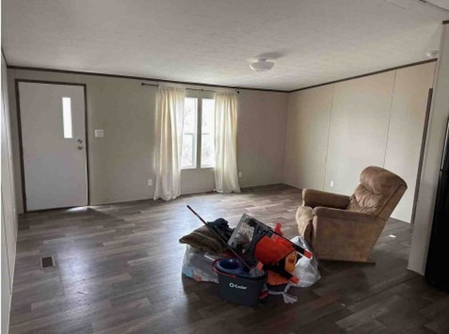 1580 Pooley Road Kingsbury, TX 78638 - Photo 3 of 11 a living room with furniture and a window