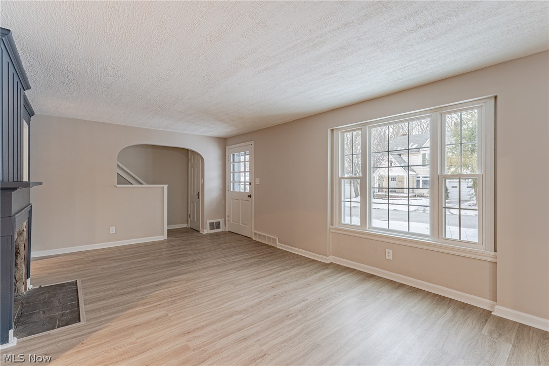 3686 Randolph Road Cleveland Heights, OH 44121 - Photo 4 of 28 Gallery Image 4