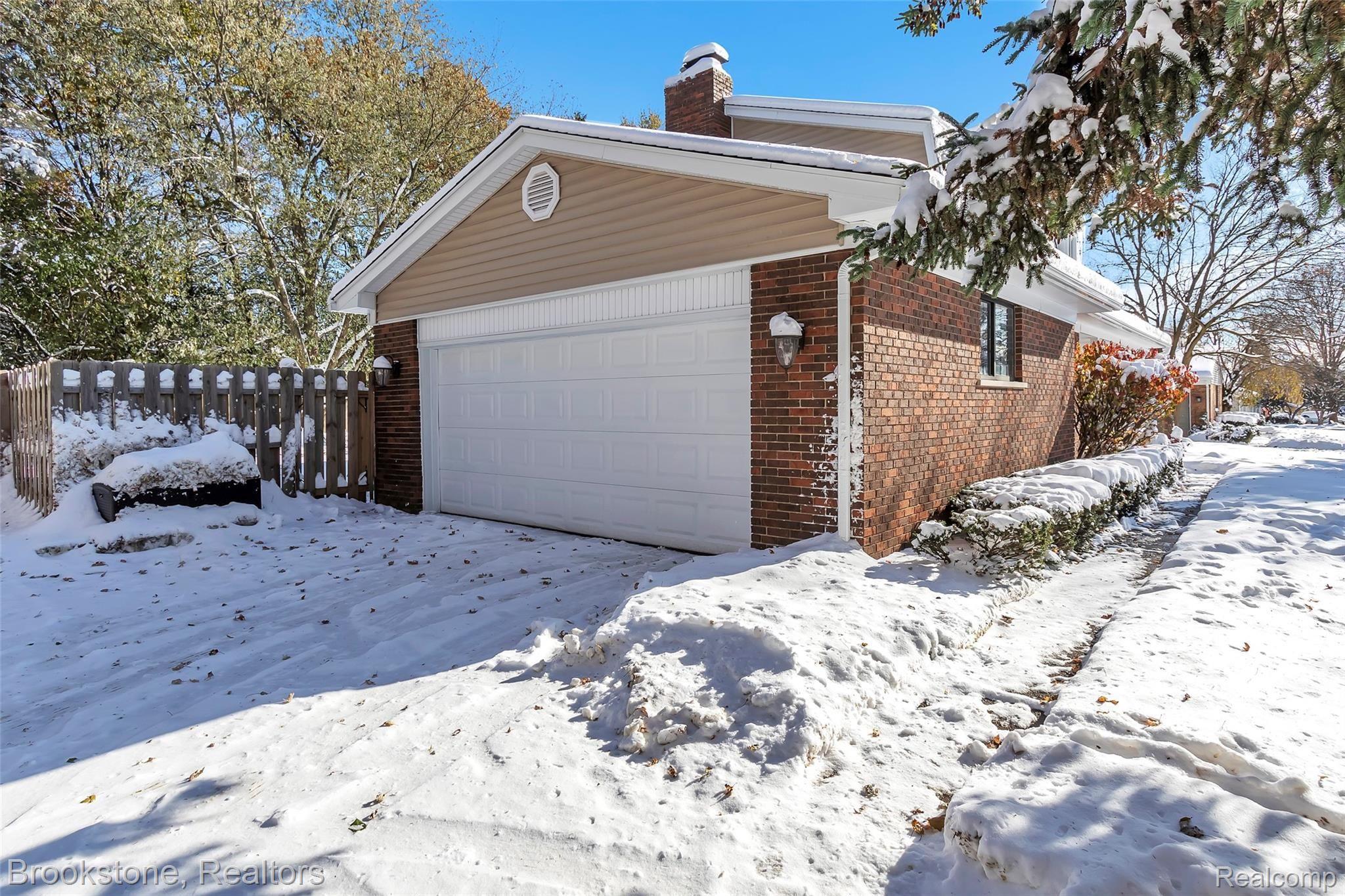 964 Bridgestone Drive Rochester, MI 48309 - Photo 39 of 40 964-Bridgestone-Dr-Rochester-Hills-MI-windowstill-3.jpg