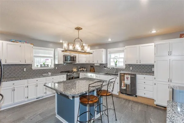 $550,000 | 5990 Z Highway, Edgerton, MO 64444