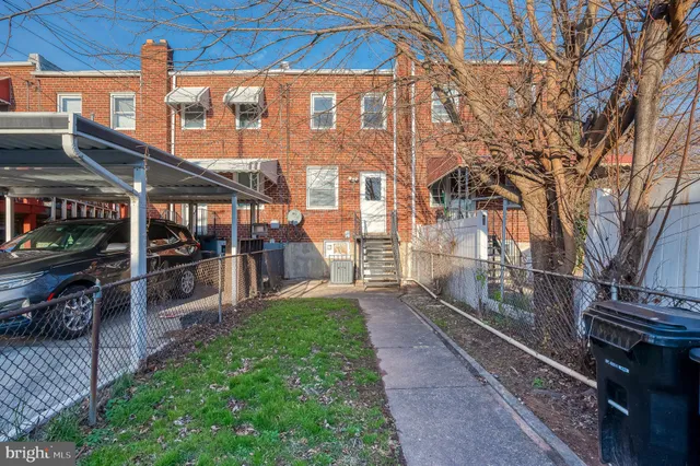 a view of a pathway with a backyard