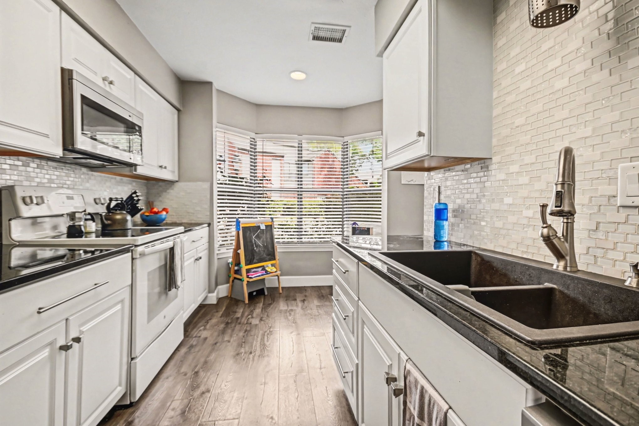 7447 Cambridge Street, Unit 73 Houston, TX 77054 - Photo 11 of 27 a kitchen that has a sink and cabinets