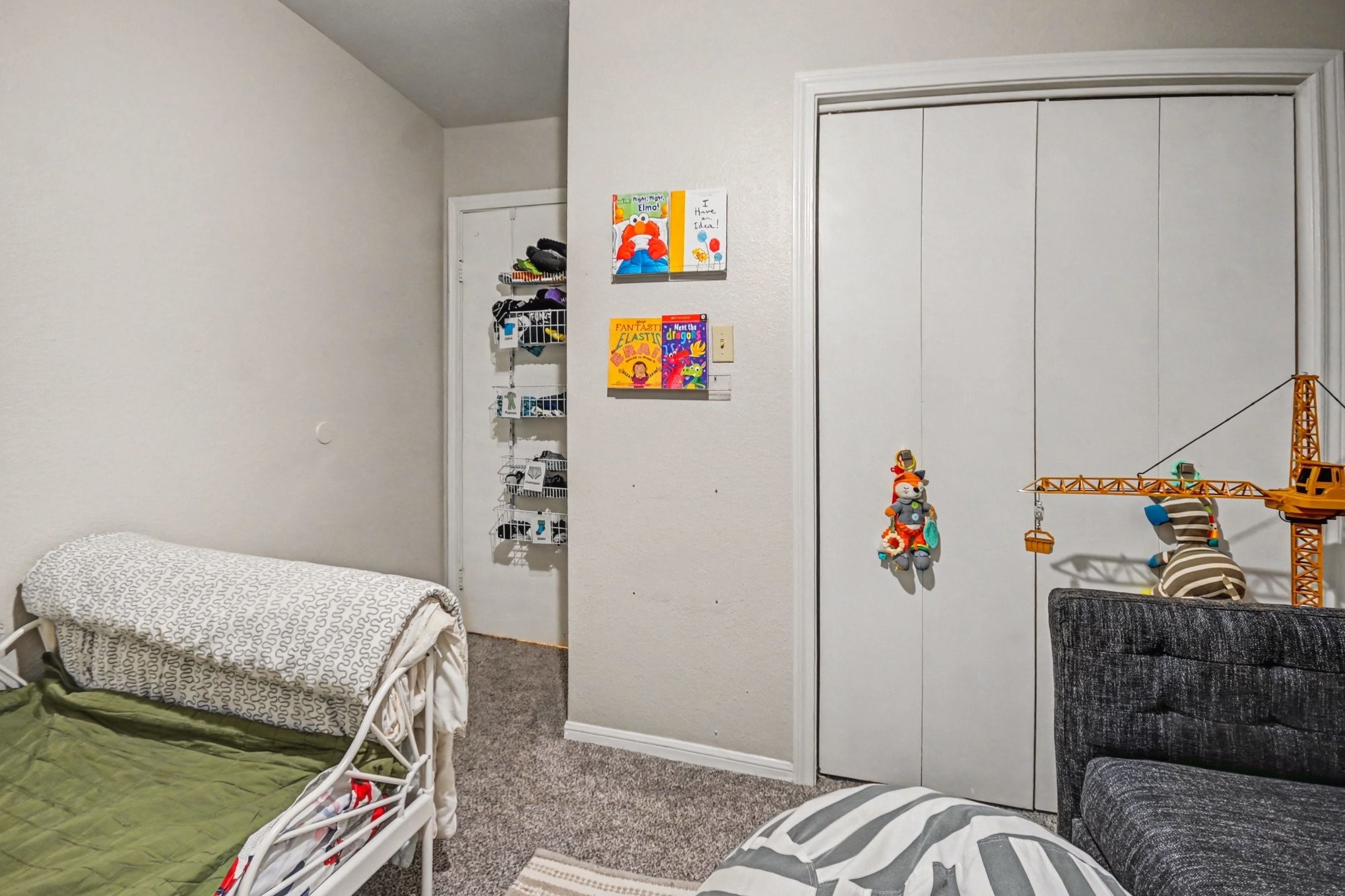 7447 Cambridge Street, Unit 73 Houston, TX 77054 - Photo 24 of 27 a bedroom with a bed and a couch