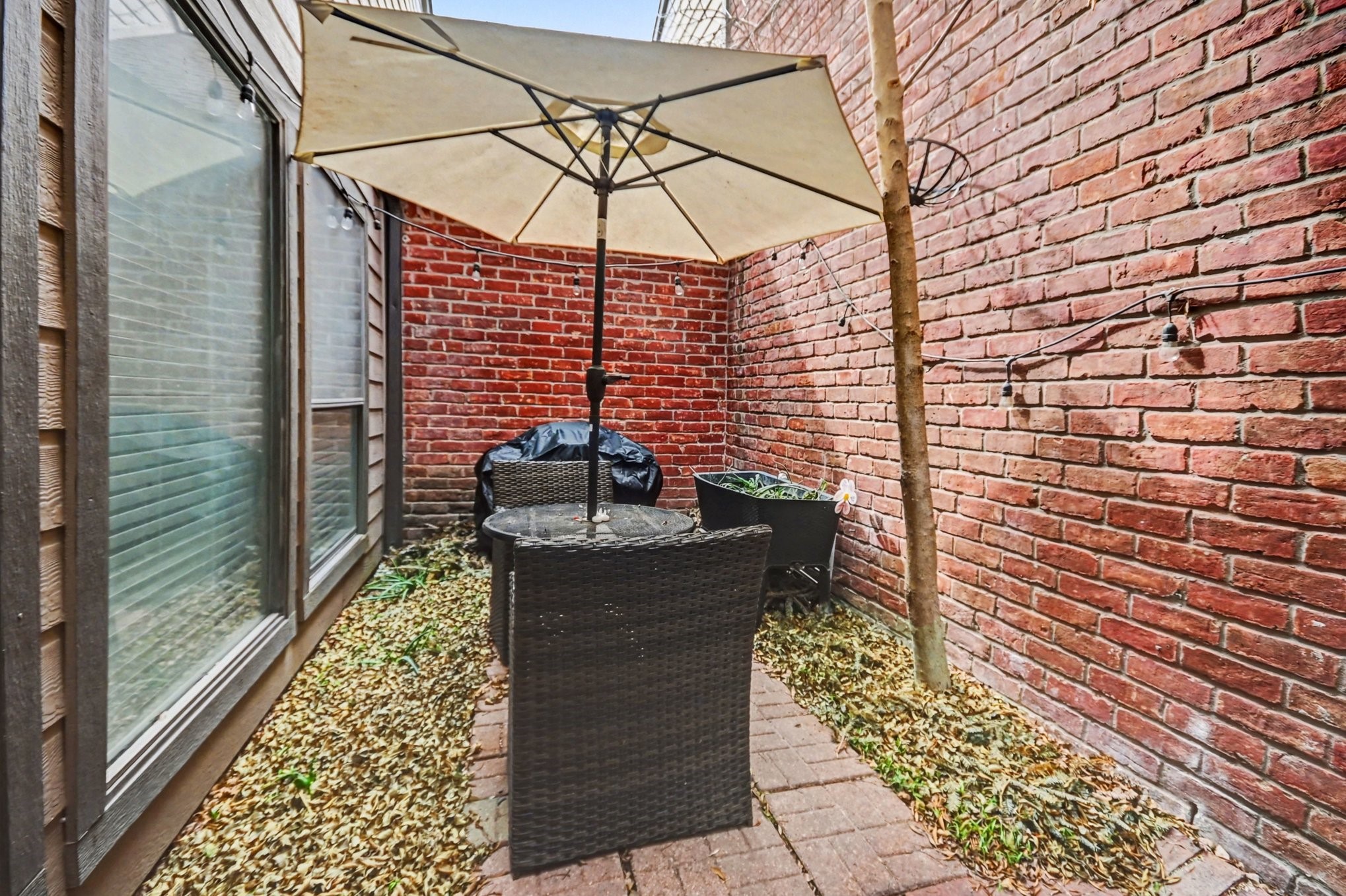 7447 Cambridge Street, Unit 73 Houston, TX 77054 - Photo 25 of 27 a view of a balcony with a sink