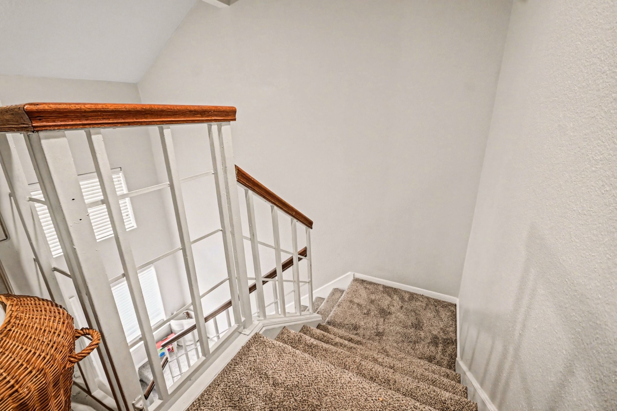 7447 Cambridge Street, Unit 73 Houston, TX 77054 - Photo 5 of 27 a bedroom with a white bed and a window