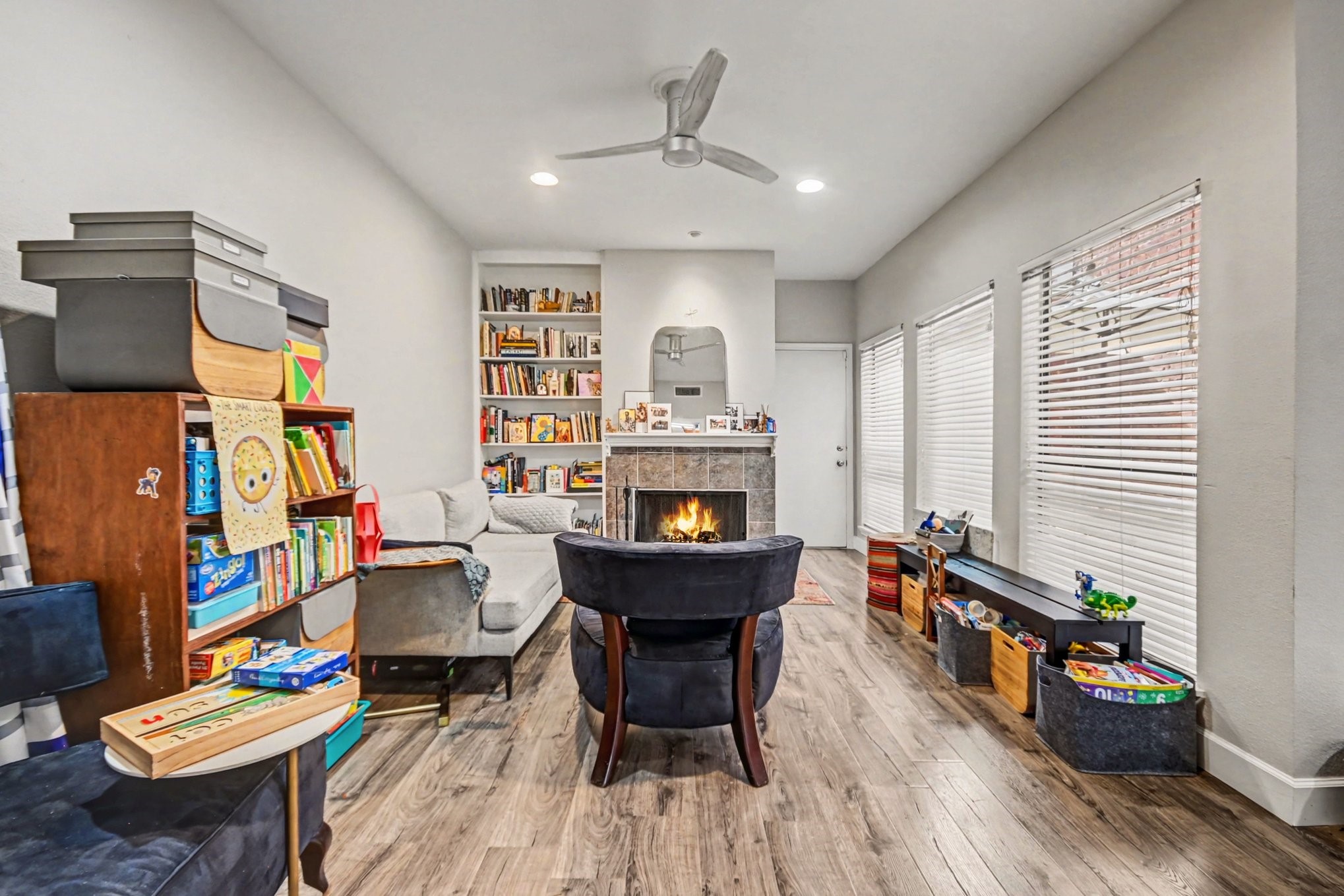 7447 Cambridge Street, Unit 73 Houston, TX 77054 - Photo 7 of 27 a living room with furniture and a wooden floor