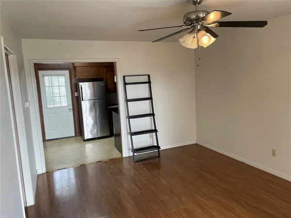 $950 | 409 Royal Street, Unit 6, Athens, TX 75751