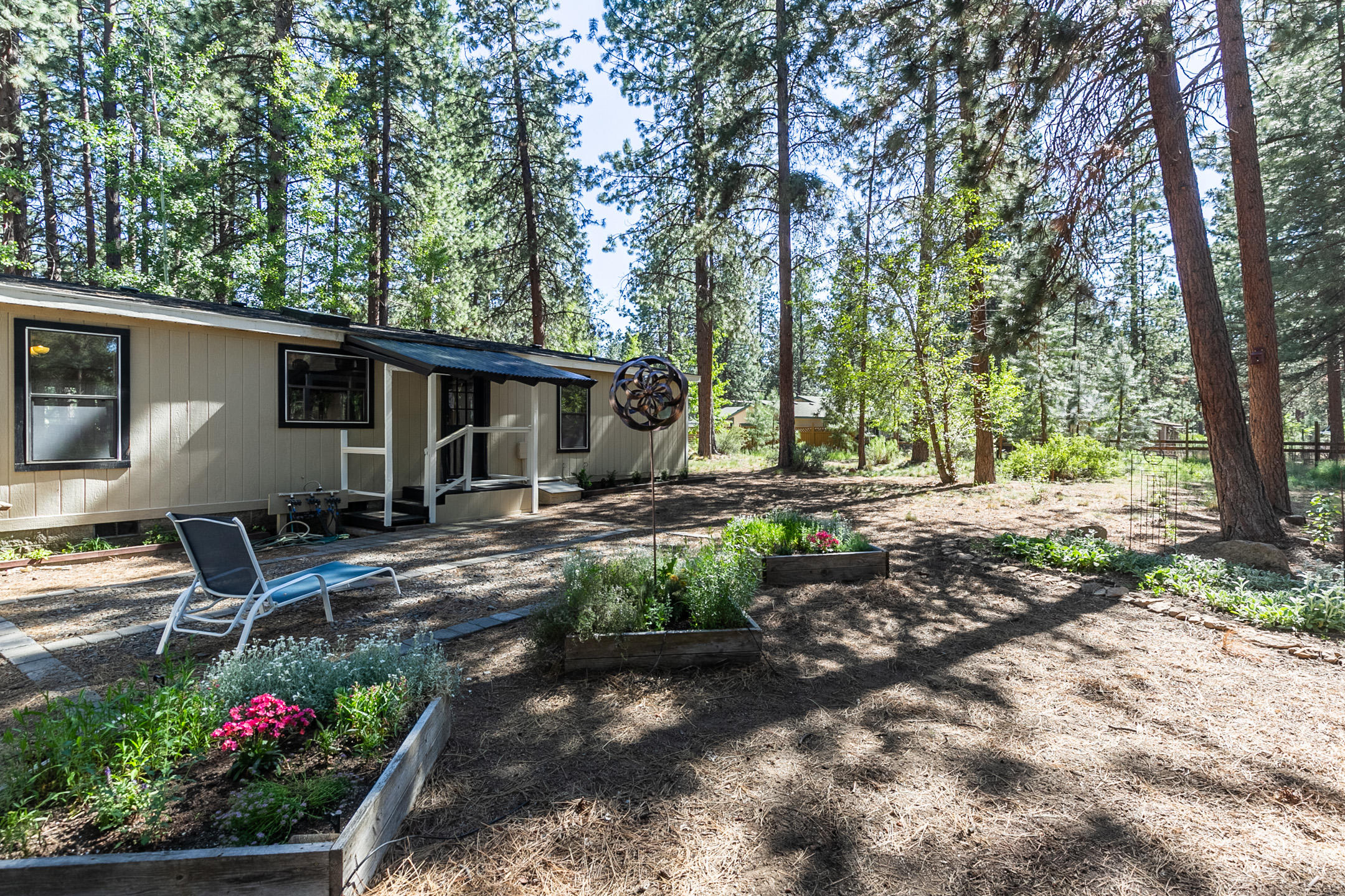 19270 Apache Road Bend, OR 97702 - Photo 23 of 31 back yard