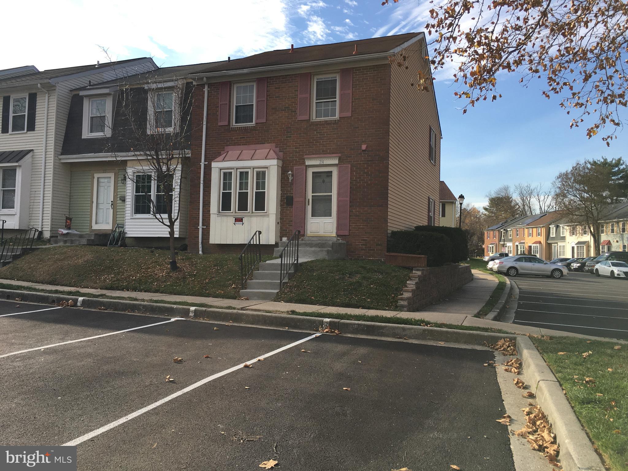 24 Mountain Green Circle Baltimore, MD 21244 - Photo 2 of 25