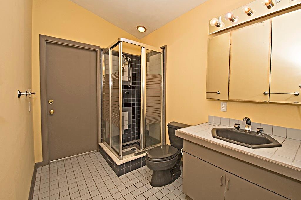 6609 Landview Road Pittsburgh, PA 15217 - Photo 15 of 18 Main Level Bathroom