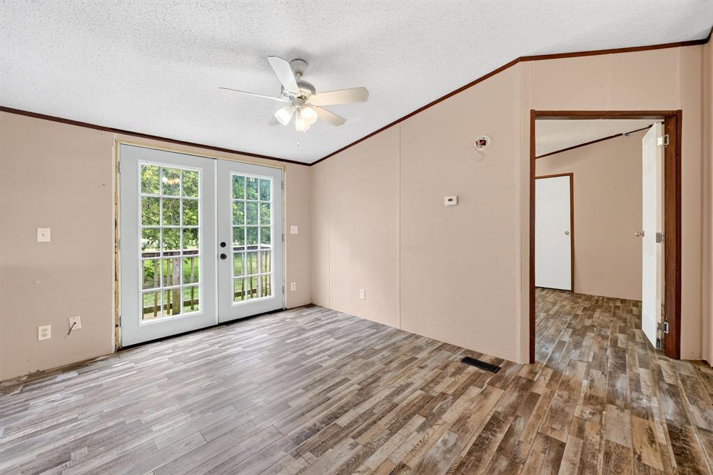 929 West Sterrett Road Waxahachie, TX 75167 - Photo 8 of 40