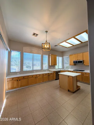 $2,595 | 1004 South Parkcrest Street, Gilbert, AZ 85296