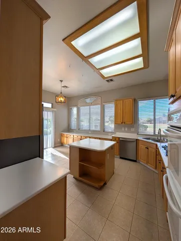 $2,595 | 1004 South Parkcrest Street, Gilbert, AZ 85296