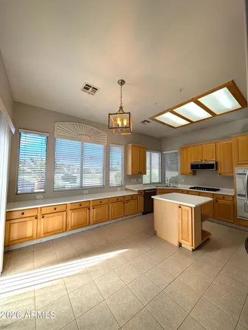 $2,595 | 1004 South Parkcrest Street, Gilbert, AZ 85296