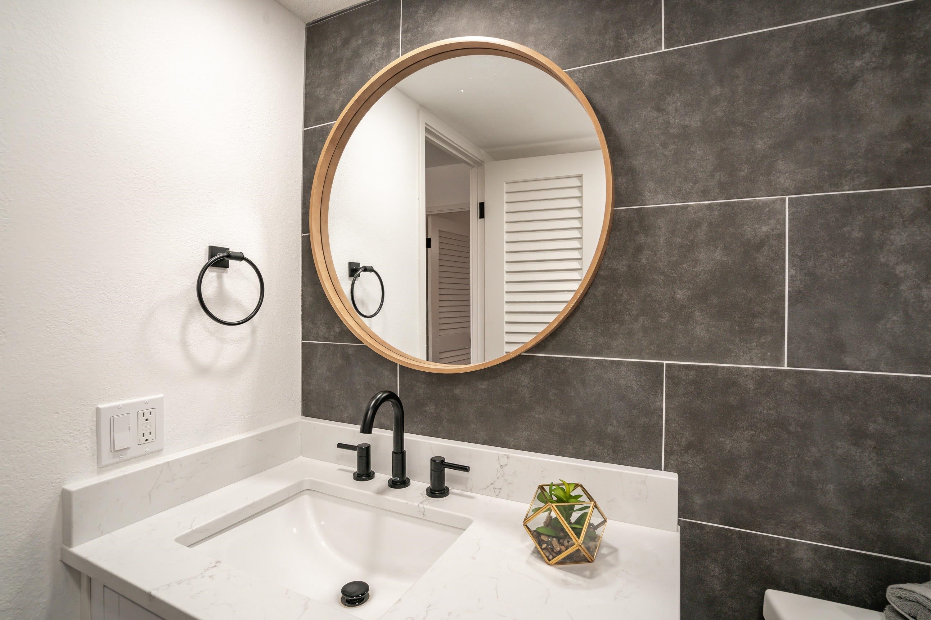 2191 South Kihei Road, Unit 1118 Kihei, HI 96753 - Photo 18 of 40 a bathroom with a sink and a mirror