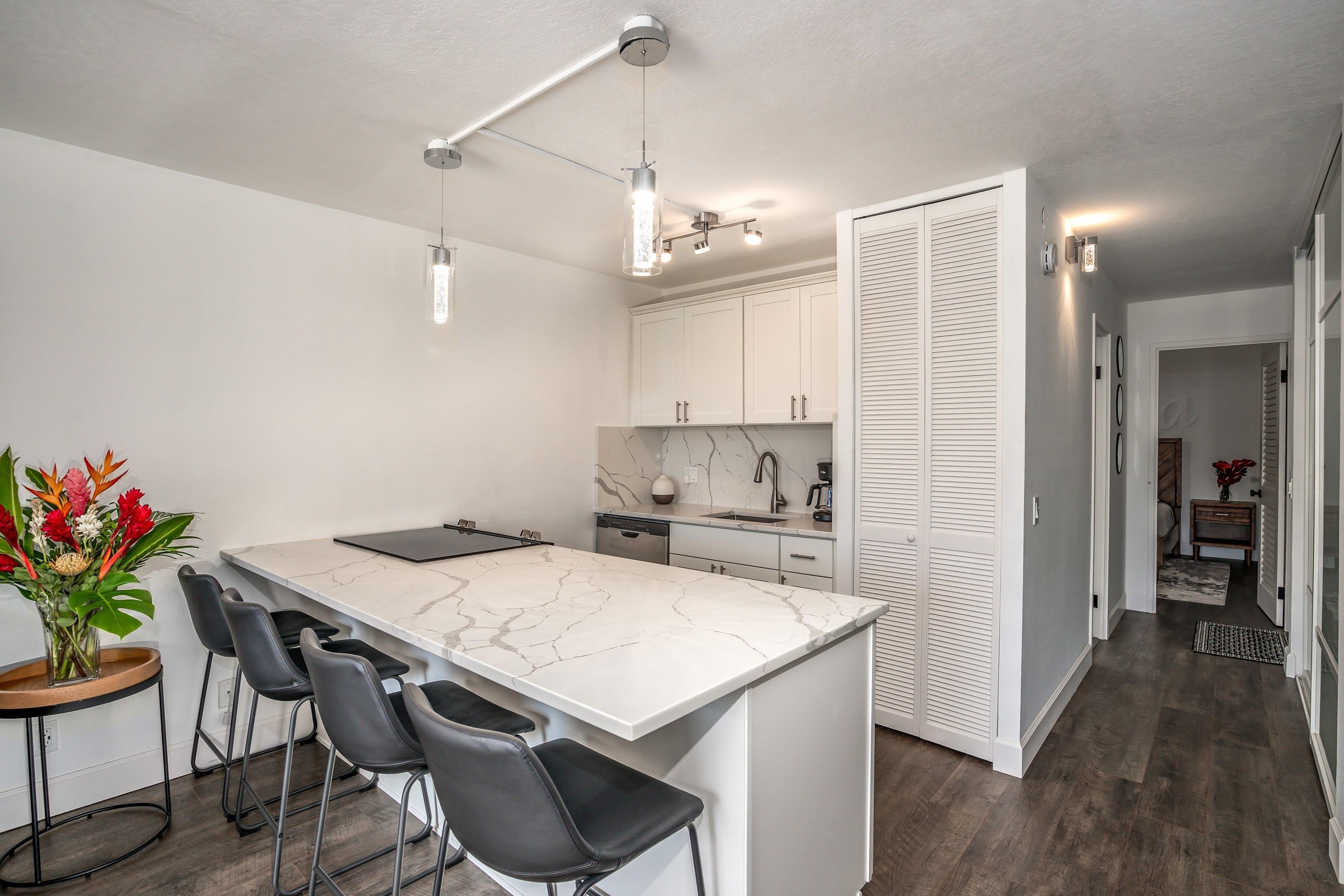 2191 South Kihei Road, Unit 1118 Kihei, HI 96753 - Photo 10 of 40 a kitchen with a table and chairs in it