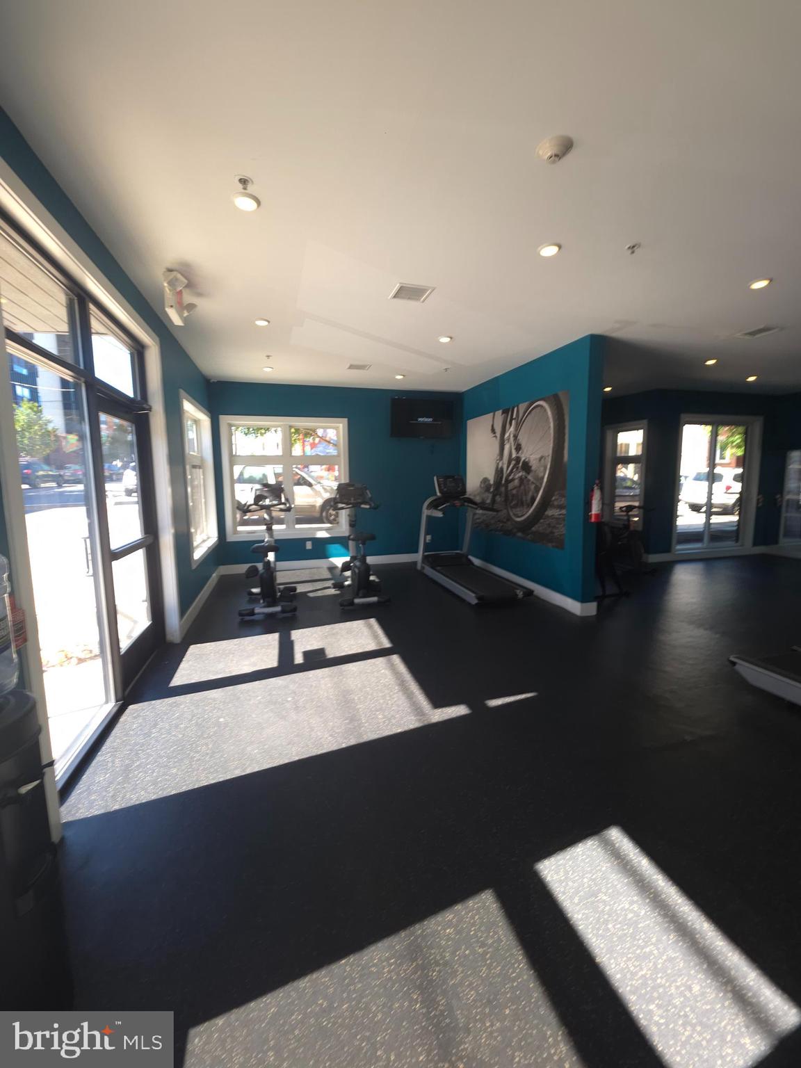 3925 Haverford Avenue, Unit LL6 Philadelphia, PA 19104 - Photo 7 of 36 a living room with large window