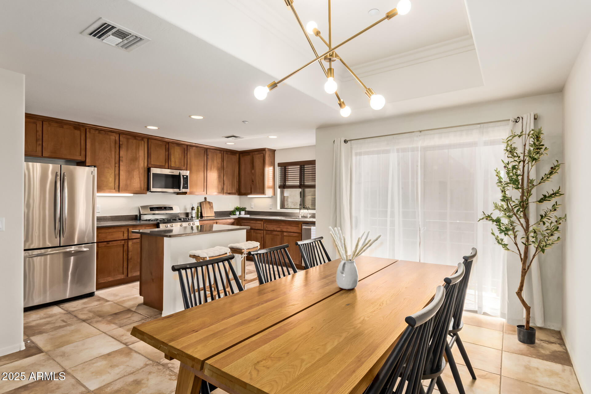 6940 East Cochise Road, Unit 1016 Paradise Valley, AZ 85253 - Photo 2 of 39 a kitchen with a table chairs refrigerator and microwave