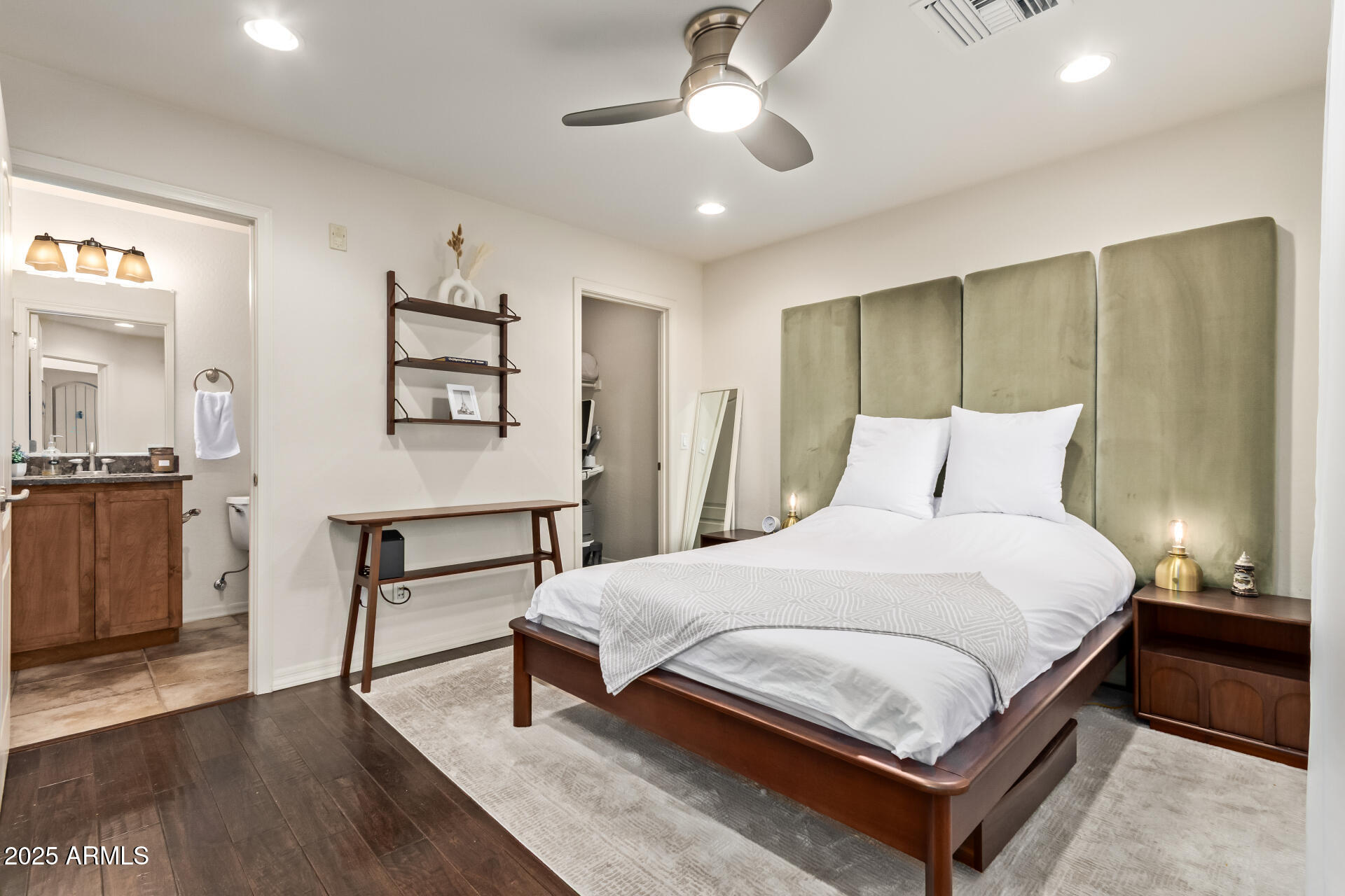 6940 East Cochise Road, Unit 1016 Paradise Valley, AZ 85253 - Photo 23 of 39 a bedroom with a bed and a chandelier