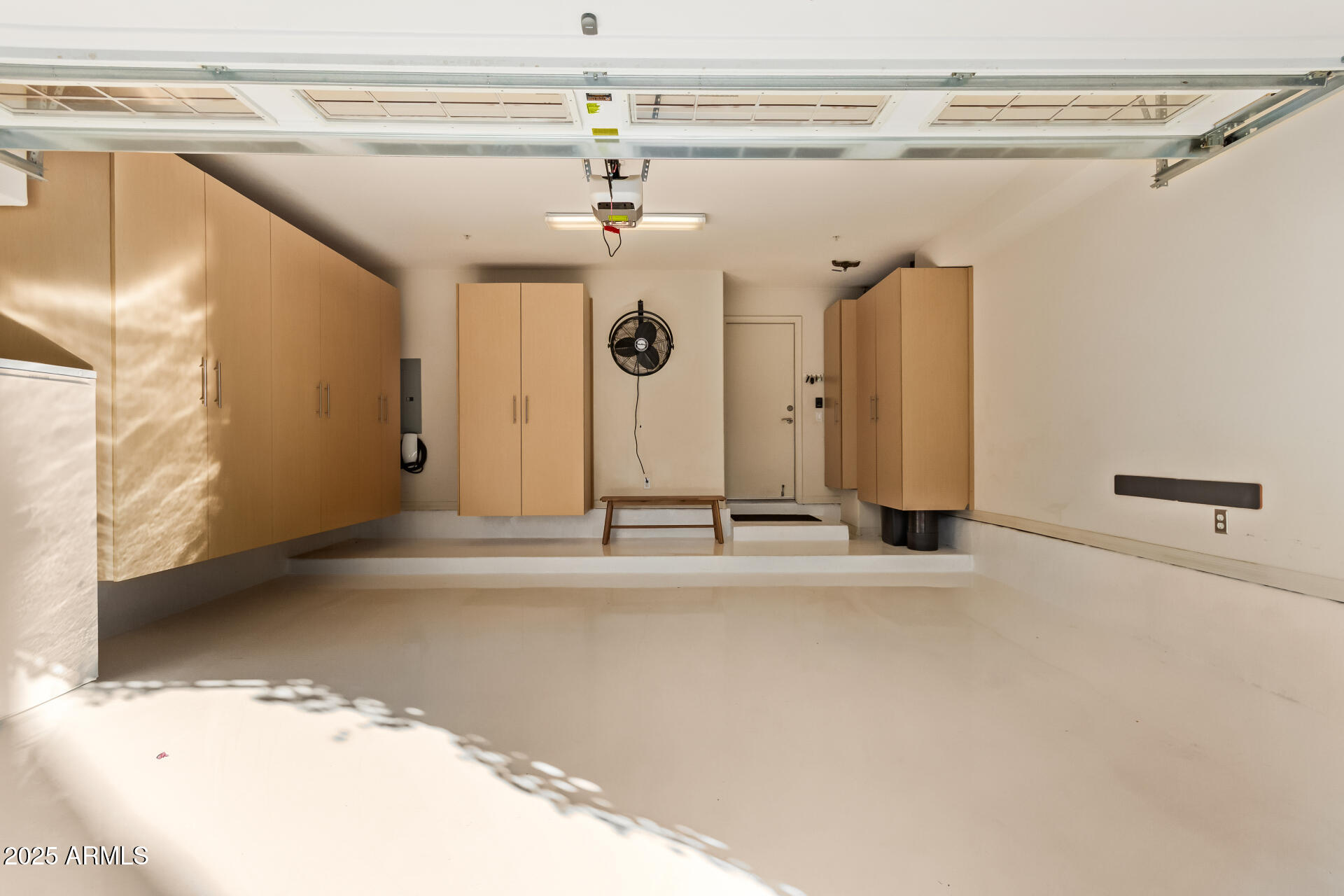 6940 East Cochise Road, Unit 1016 Paradise Valley, AZ 85253 - Photo 29 of 39 a view of a hallway with entryway