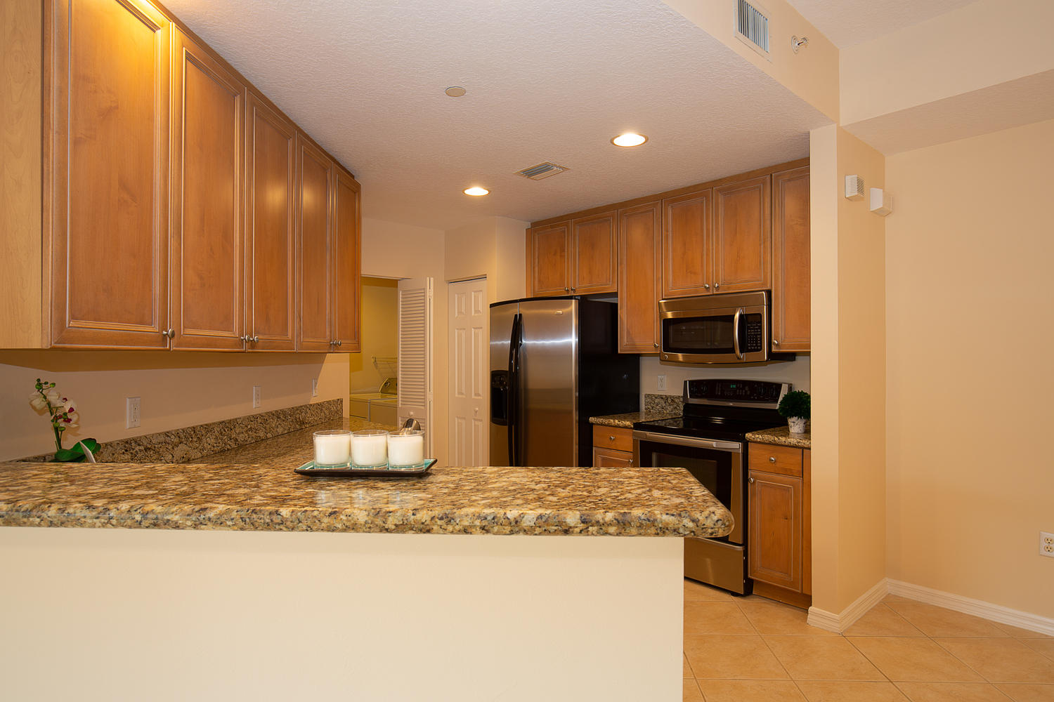 1605 Renaissance Commons Boulevard, Unit 333 Boynton Beach, FL 33426 - Photo 1 of 25 Kitchen