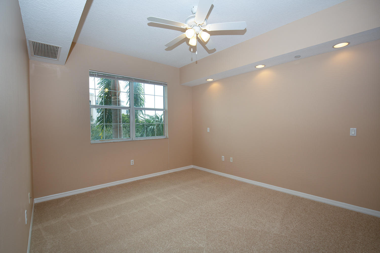 1605 Renaissance Commons Boulevard, Unit 333 Boynton Beach, FL 33426 - Photo 6 of 25 Master Bedroom