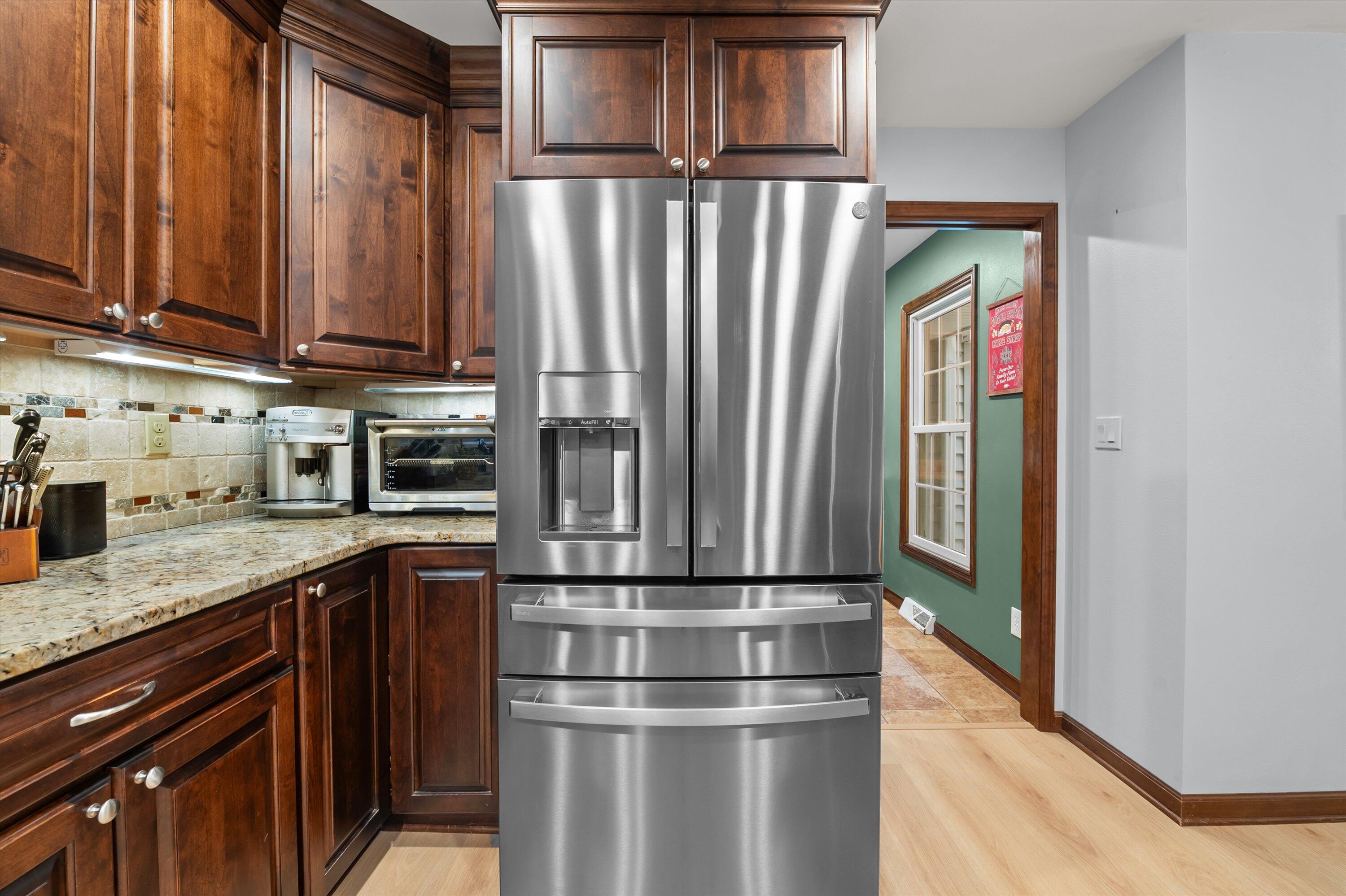 N66W30630 Red Fox Run Merton, WI 53029 - Photo 12 of 52 Stainless Steel Appliances