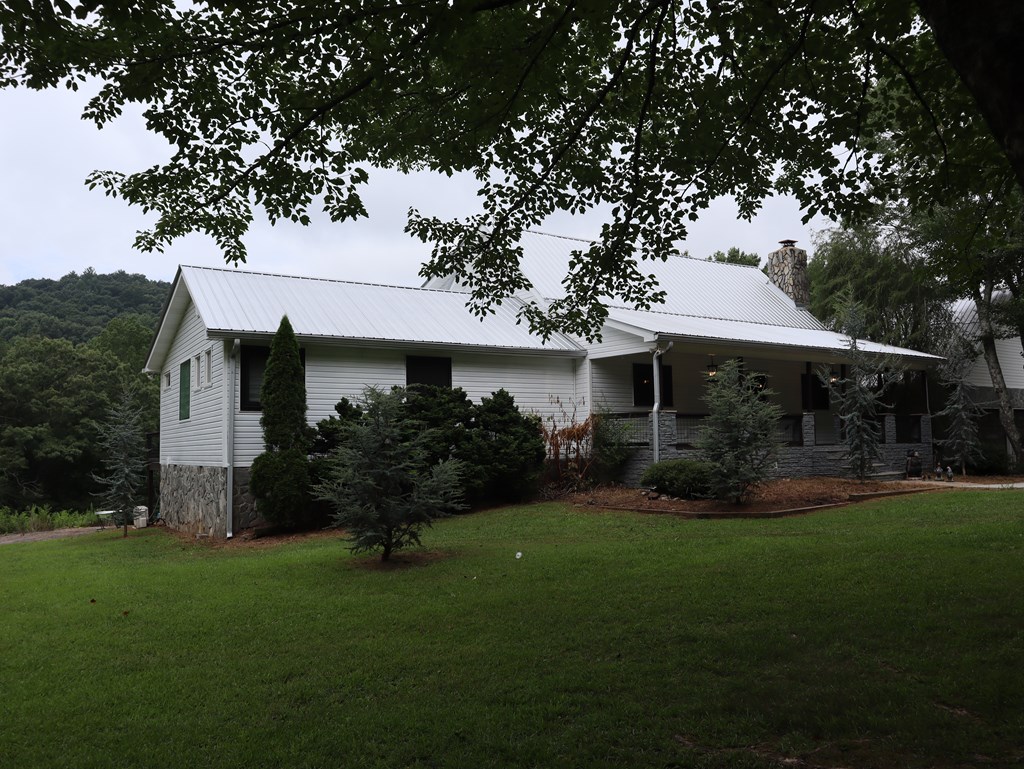 8249 Boardtown Road Ellijay, GA 30540 - Photo 6 of 71 Side of house