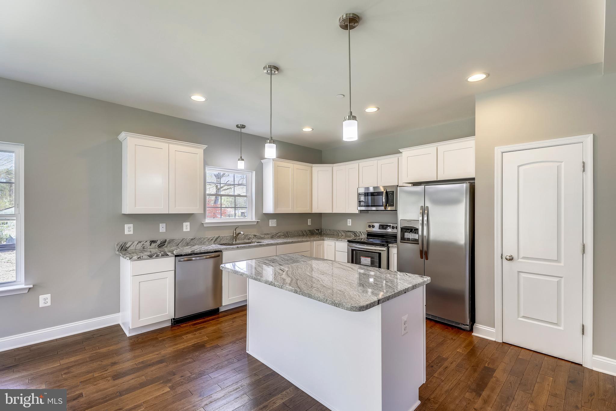 636 Powhatan Beach Road Pasadena, MD 21122 - Photo 12 of 31 KITCHEN w/STAINLESS STEEL APPLIANCES
