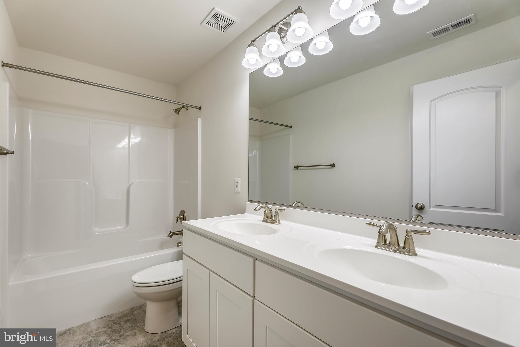 636 Powhatan Beach Road Pasadena, MD 21122 - Photo 17 of 31 MAIN FULL BATHROOM DOUBLE BOWL SINK