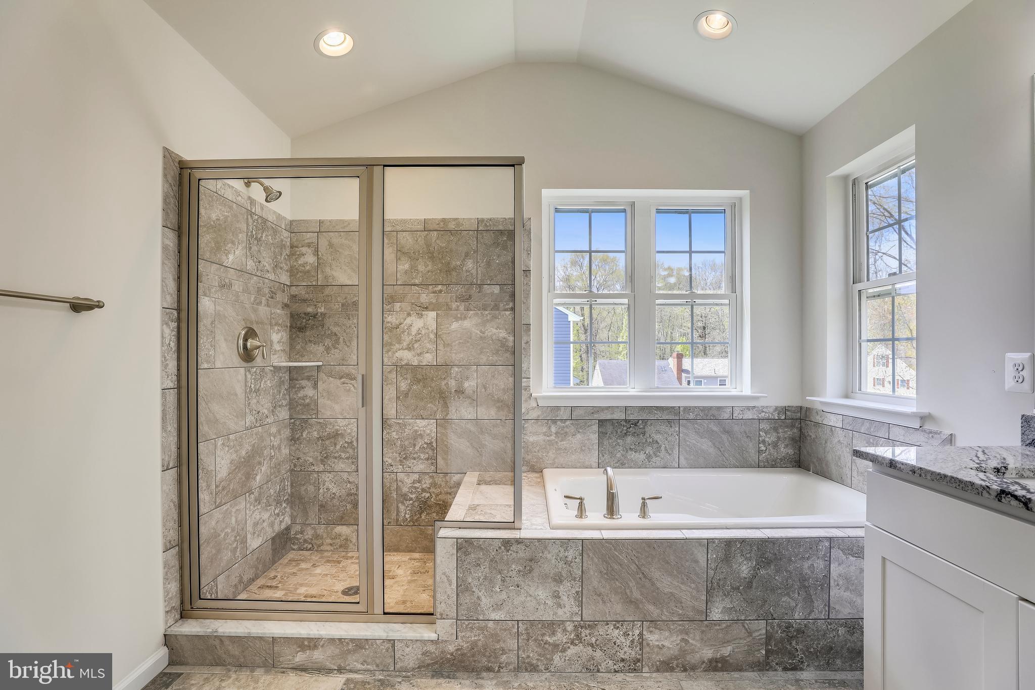 636 Powhatan Beach Road Pasadena, MD 21122 - Photo 27 of 31 MASTER /SUPER BTH GARDEN TUB/DOUBLE SINK/SHOWER