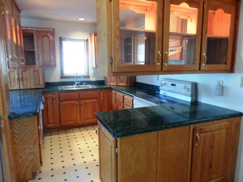 105 Peach Road Oak Ridge, TN 37830 - Photo 2 of 21 kitchen