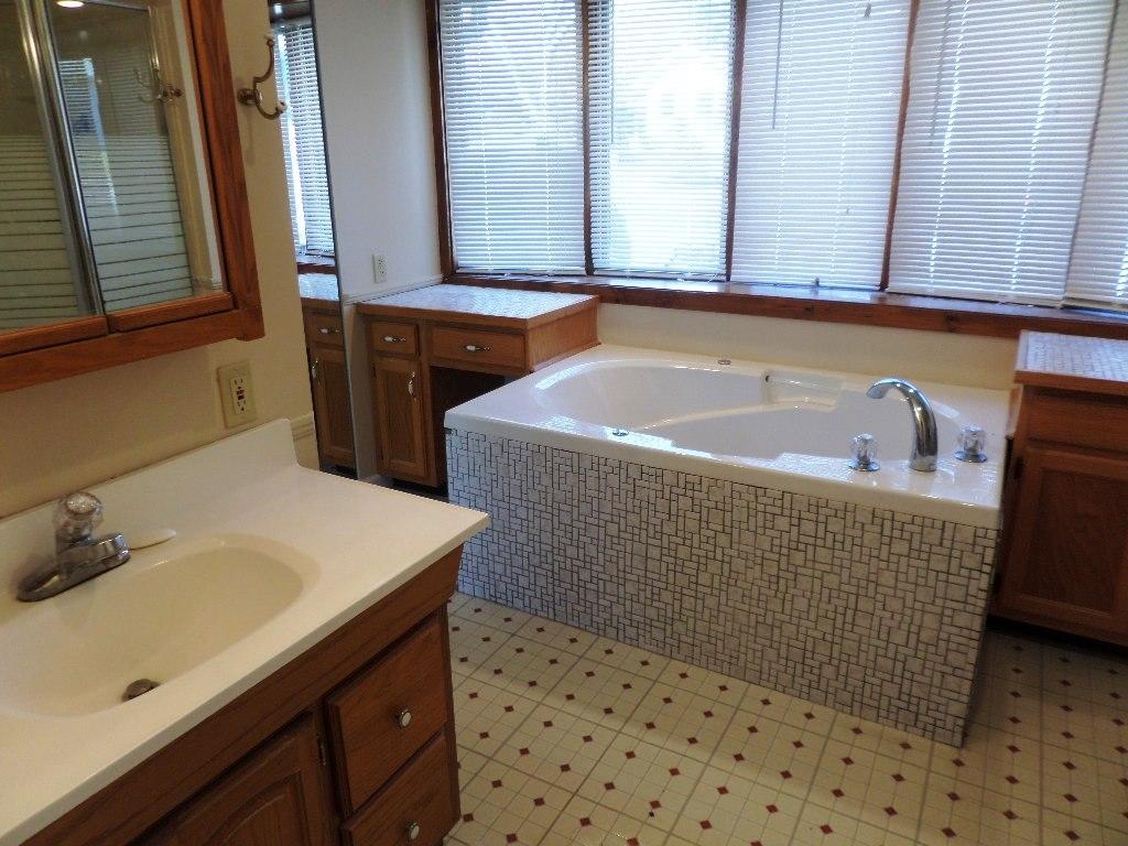 105 Peach Road Oak Ridge, TN 37830 - Photo 13 of 21 bath