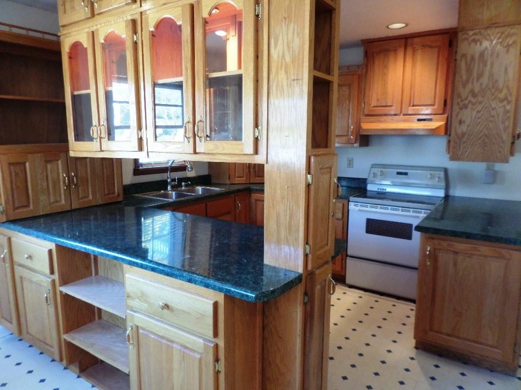 105 Peach Road Oak Ridge, TN 37830 - Photo 4 of 21 kitchen3