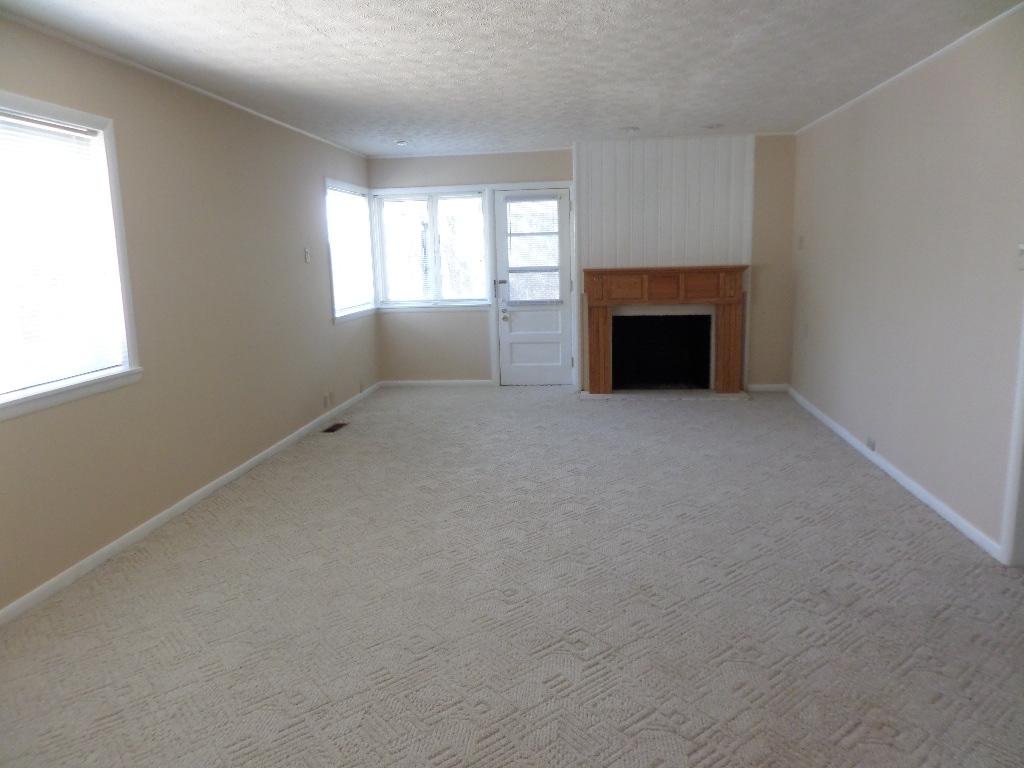 105 Peach Road Oak Ridge, TN 37830 - Photo 5 of 21 living