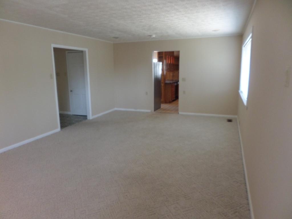 105 Peach Road Oak Ridge, TN 37830 - Photo 6 of 21 living2