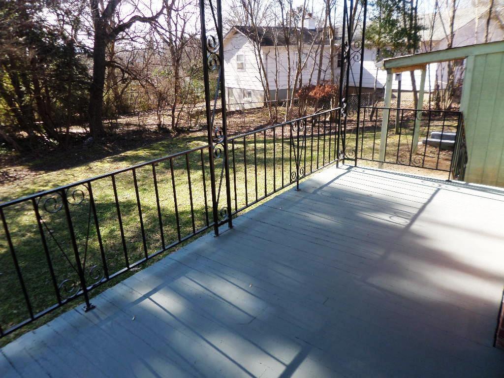 105 Peach Road Oak Ridge, TN 37830 - Photo 9 of 21 coveredporch2