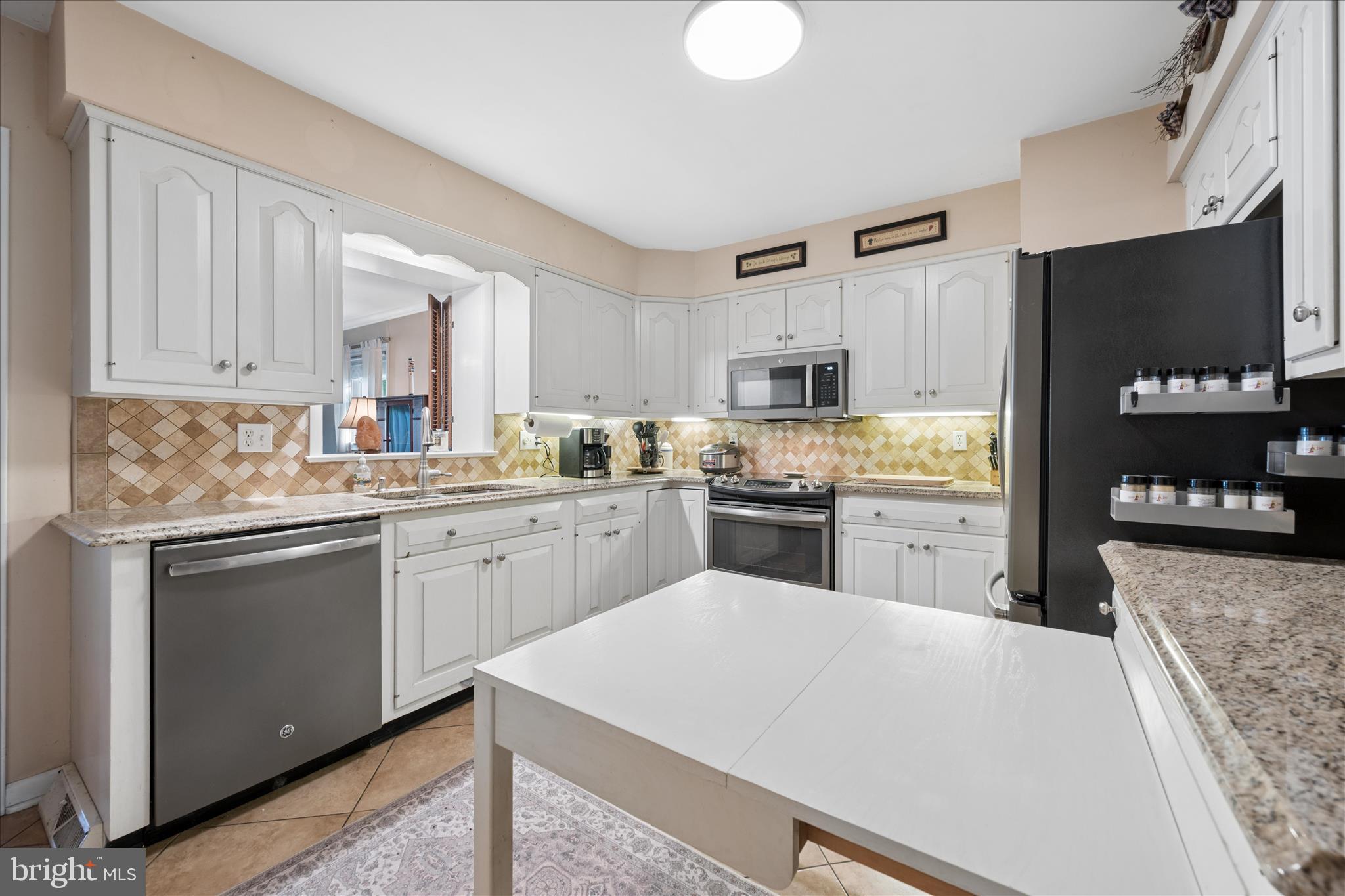 17223 Clover Leaf Road Hagerstown, MD 21740 - Photo 9 of 59 Kitchen