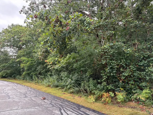 $265,000 | 360 Plymouth Street, Holbrook, MA 02343