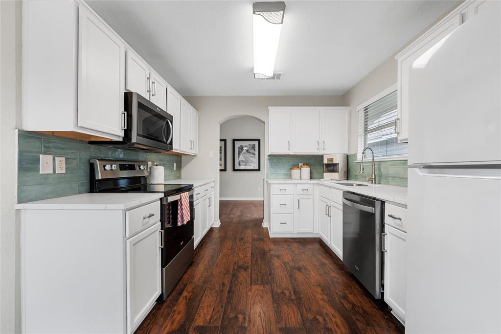 10124 Bunting Drive Waco, TX 76708 - Photo 7 of 18 a kitchen with granite countertop a refrigerator stove top oven and sink