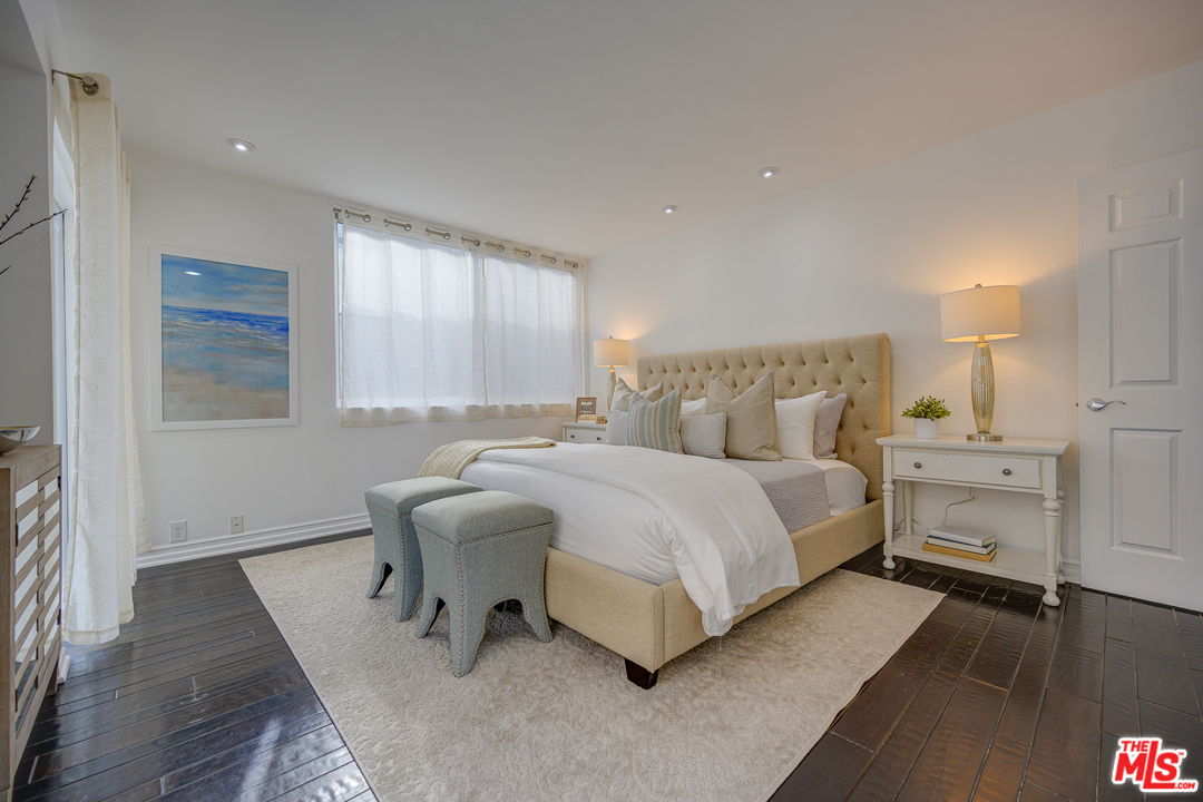 4 Quarterdeck Street, Unit 101 Marina del Rey, CA 90292 - Photo 2 of 29 a bedroom with a bed and window