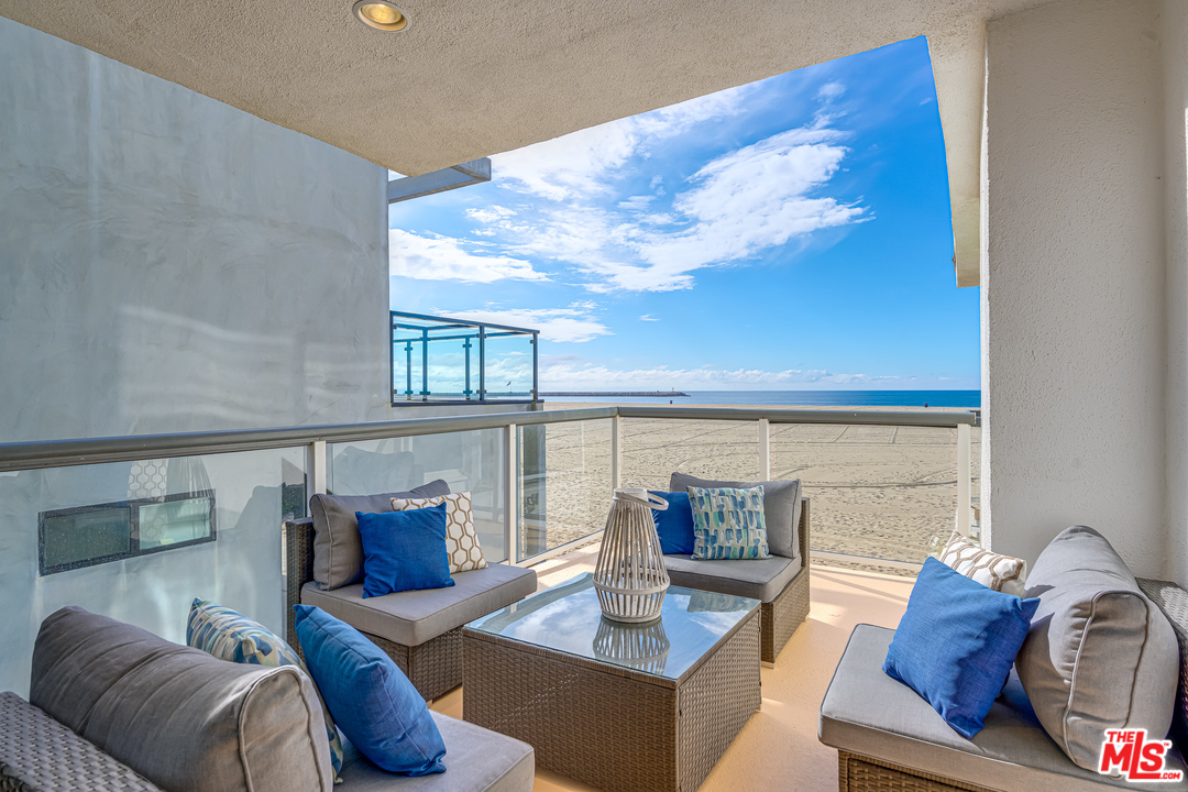 4 Quarterdeck Street, Unit 101 Marina del Rey, CA 90292 - Photo 14 of 29 a living room with furniture and a large window