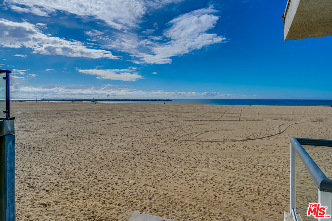 4 Quarterdeck Street, Unit 101 Marina del Rey, CA 90292 - Photo 16 of 29 a view of an ocean beach