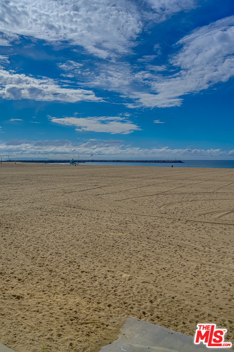 4 Quarterdeck Street, Unit 101 Marina del Rey, CA 90292 - Photo 17 of 29 a view of an ocean