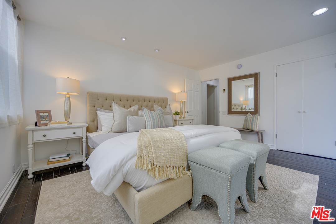 4 Quarterdeck Street, Unit 101 Marina del Rey, CA 90292 - Photo 3 of 29 a bedroom with a bed and a dresser