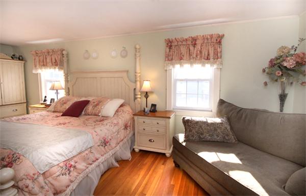9 Harding Road Melrose, MA 02176 - Photo 18 of 26 Gallery Image 18