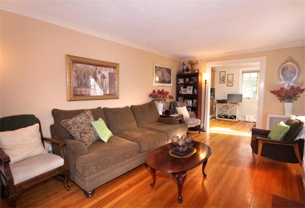 9 Harding Road Melrose, MA 02176 - Photo 4 of 26 Gallery Image 4