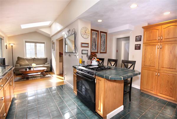 9 Harding Road Melrose, MA 02176 - Photo 8 of 26 Gallery Image 8