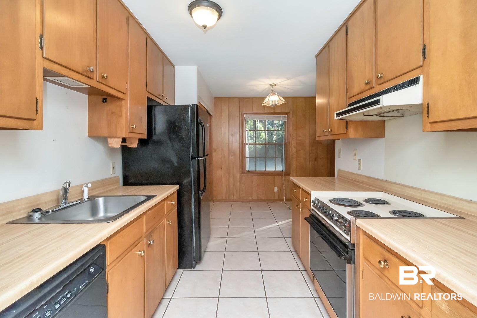 5517 Vanderbilt Drive Mobile, AL 36608 - Photo 20 of 33 Kitchen featuring sink, light tile patterned floors, and black appliances